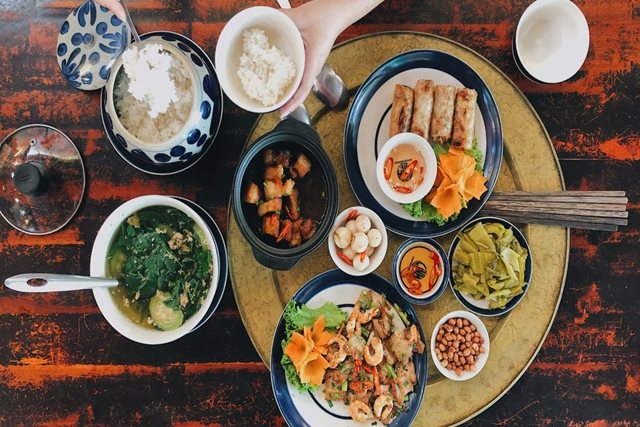 Quan niệm sai lầm về kiêng khem trong chế độ ăn uống của mẹ sau sinh